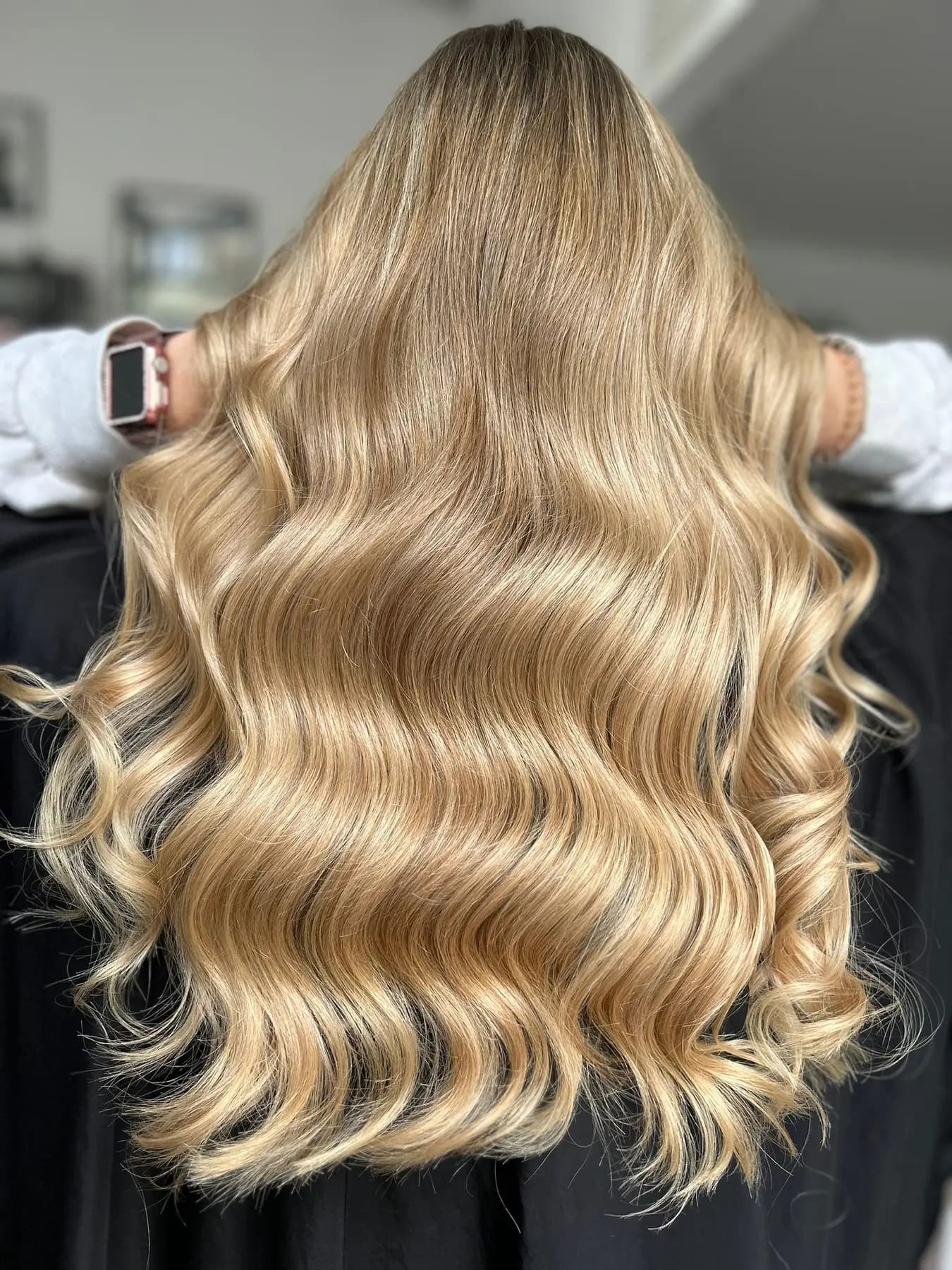 Krémová blond s objemem